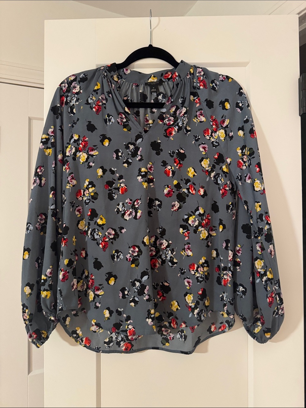 Ann Taylor Women’s Satin Slate Floral Long-Sleeve Blouse